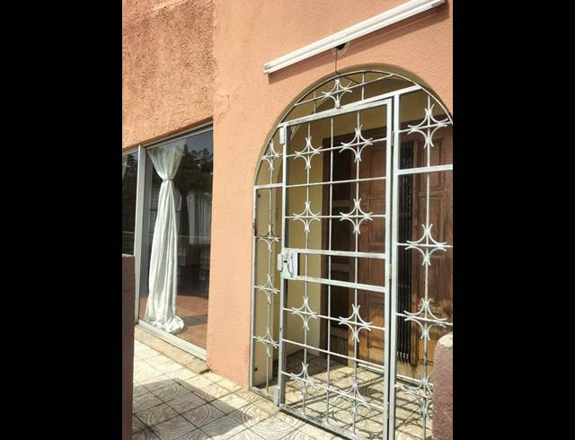 2 BEDROOM PROPERTY TO RENT IN BIRCHLEIGH NORTH